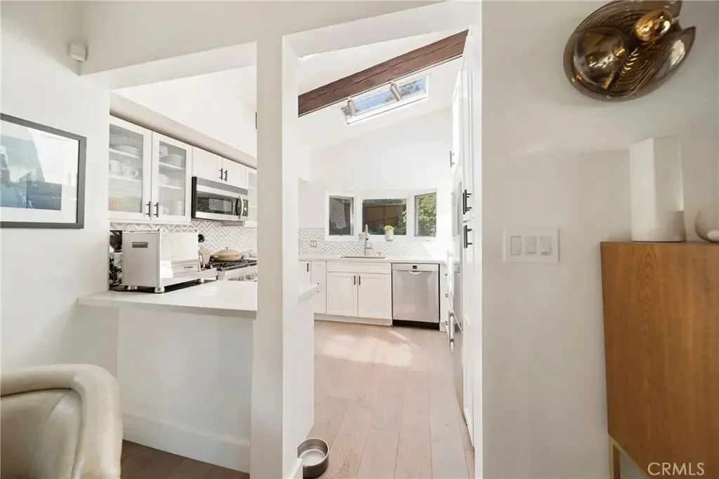 2522 Zorada Drive, Los Angeles, California, United States. - Photo 18