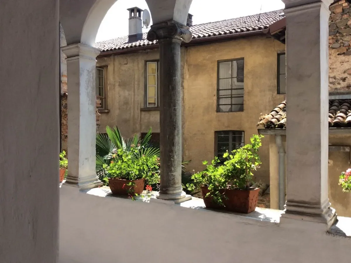 Exterior photo 4