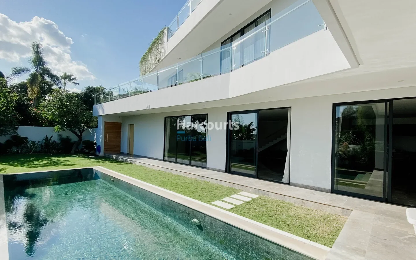 Exterior photo 2