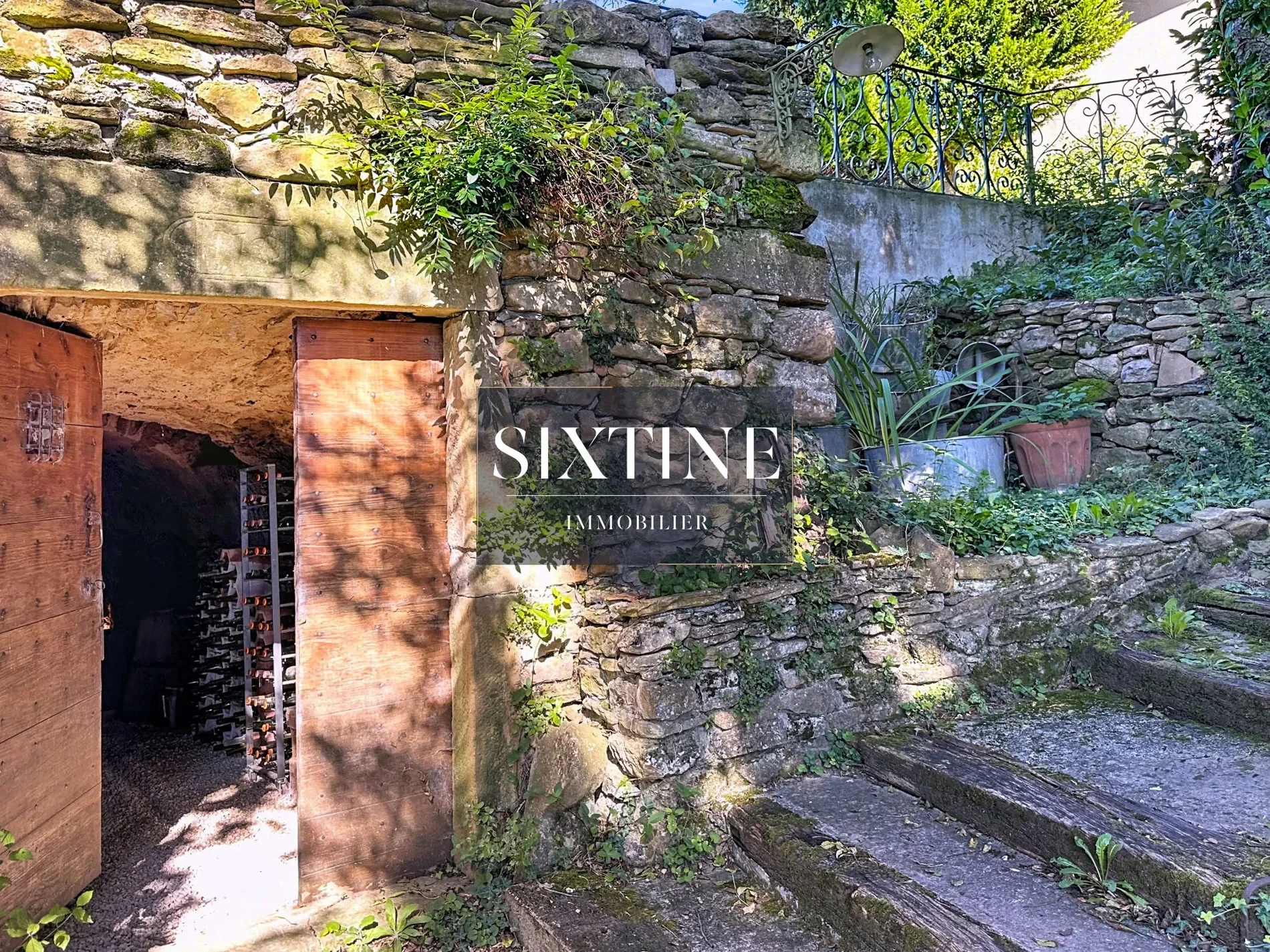 Exterior photo 6