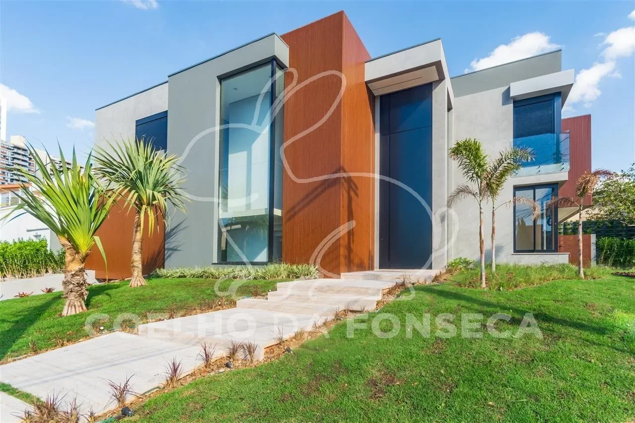 Exterior photo 3