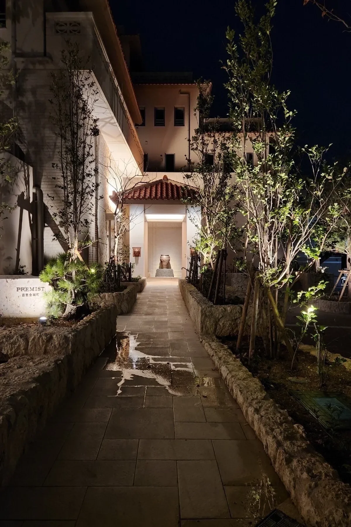 Exterior photo 2