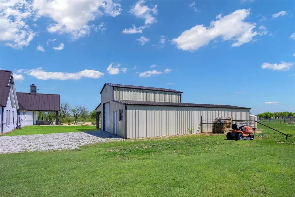 12345 Flow Road, Krum, Texas, United States. - Photo 29