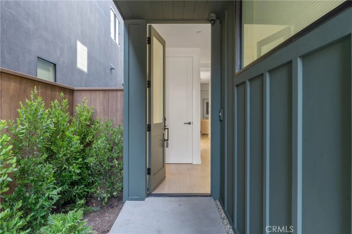 Exterior photo 2