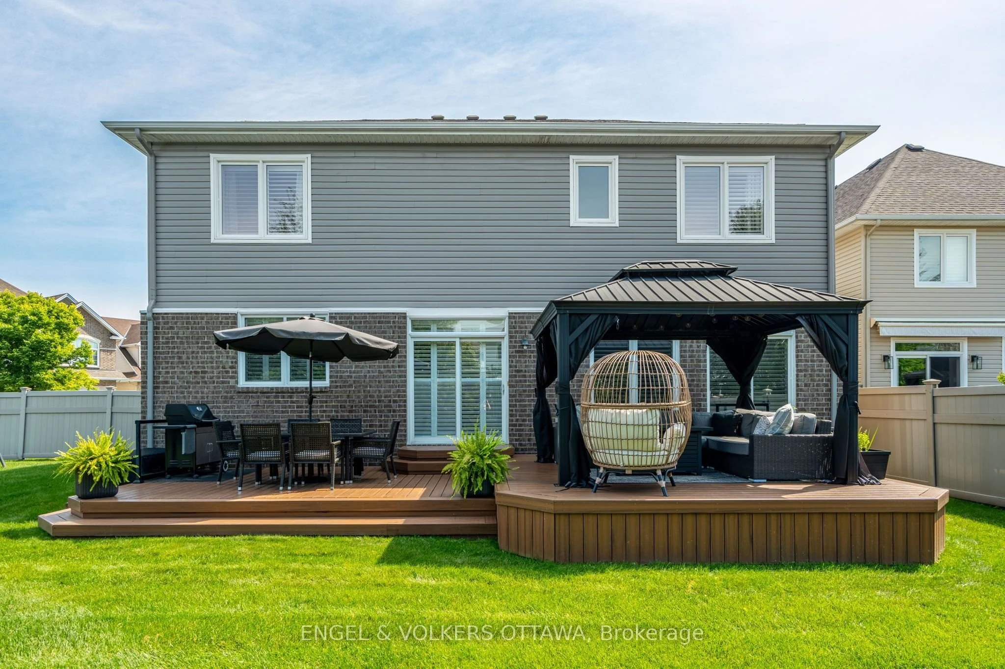 Exterior photo 4