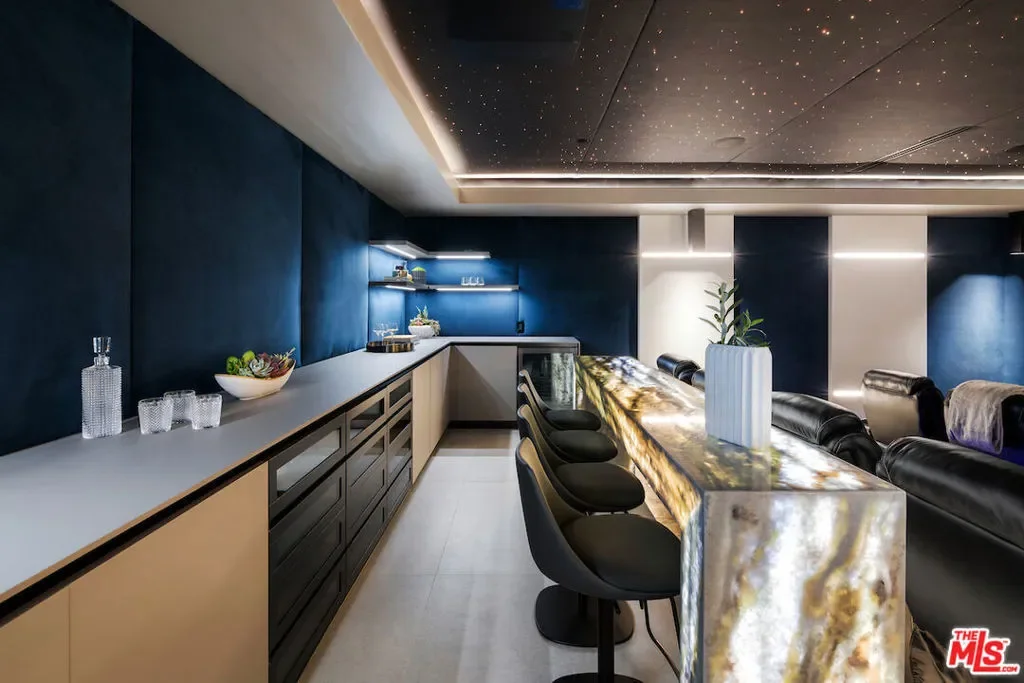 8116 Laurel View Drive, Los Angeles, California, United States. - Photo 31