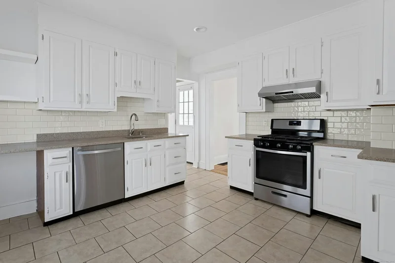 361 Riverside Drive, Fairfield, Connecticut, United States. - Photo 14