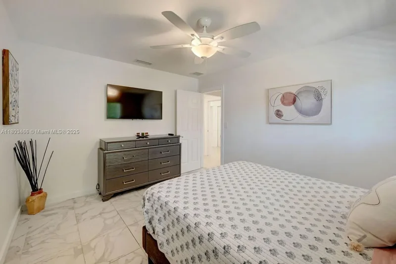 932 Polk St, Hollywood, FL 33019, Hollywood, Florida, United States. - Photo 14