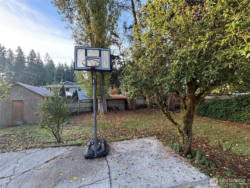 821 195th Street, Shoreline, WA 89155, Lake Forest Park, Washington, United States. - Photo 18