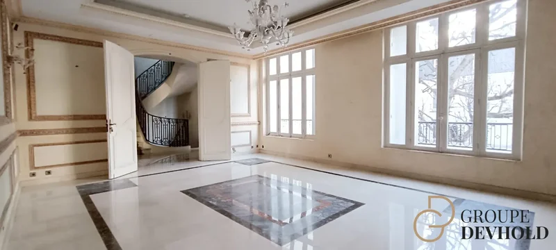 Neuilly-sur-Seine, Neuilly-sur-Seine, Neuilly-sur-Seine, Île-de-France, France. - Photo 5