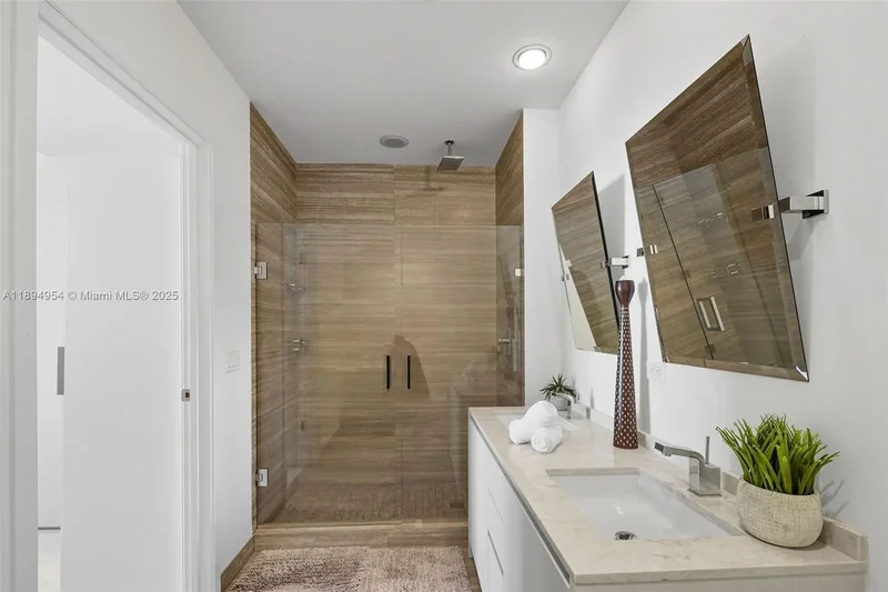 1010 Brickell Ave 4704, Miami, Florida, United States. - Photo 54