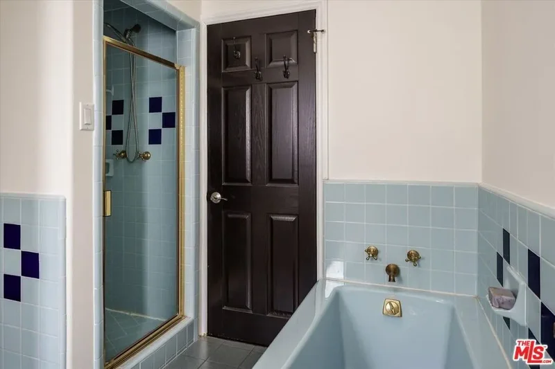4189 Holly Knoll Drive, Los Angeles, California, United States. - Photo 22