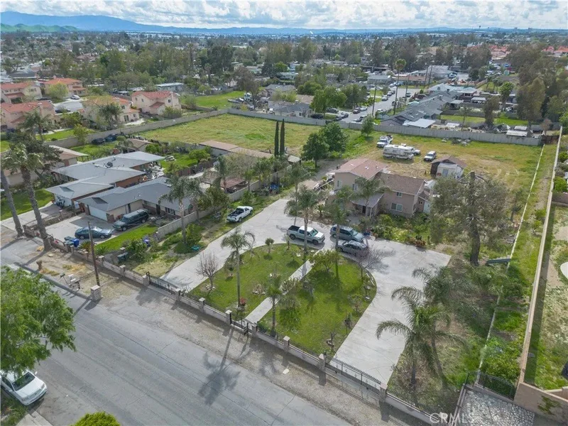 9408 Poplar Avenue, Fontana, California, United States. - Photo 13
