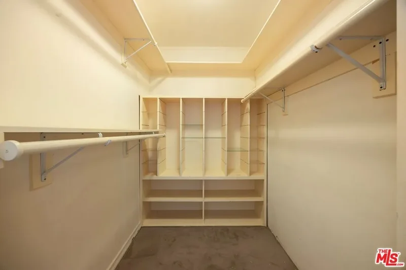 9044 Elevado St, Los Angeles, California, United States. - Photo 17