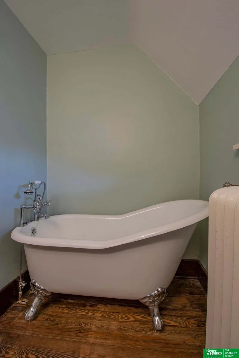 101 N 54 Street, Omaha, NE 68132, Omaha, Nebraska, United States. - Photo 42