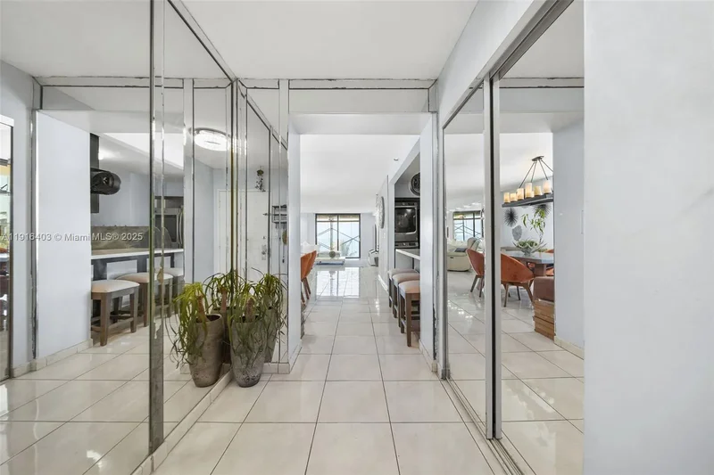 6061 Collins Ave 5F, Miami Beach, Florida, United States. - Photo 7