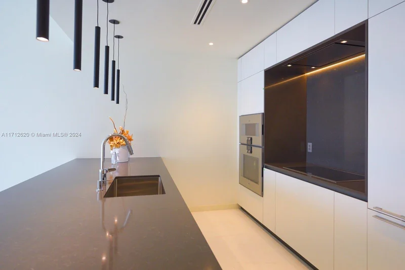300 Biscayne Boulevard Way 1806, Miami, Florida, United States. - Photo 50