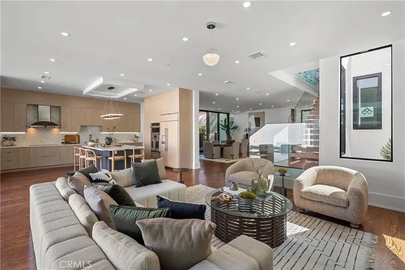 14519 Greenleaf Street, Los Angeles, California, United States. - Photo 5