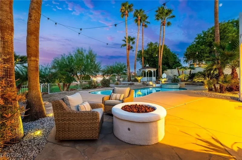 Single Family Residence in Henderson