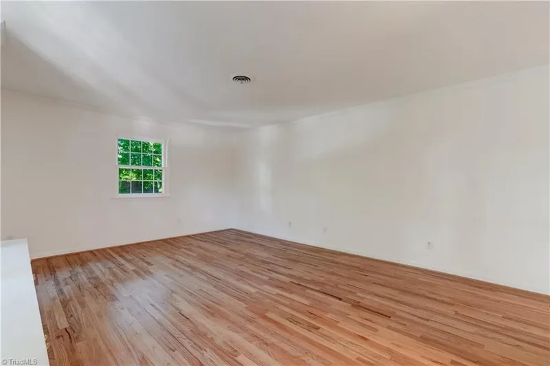 42 Kemp Road E, Greensboro, North Carolina, United States. - Photo 47