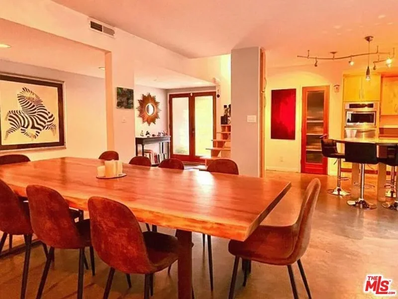 11282 Dona Lola Drive, Los Angeles, California, United States. - Photo 4
