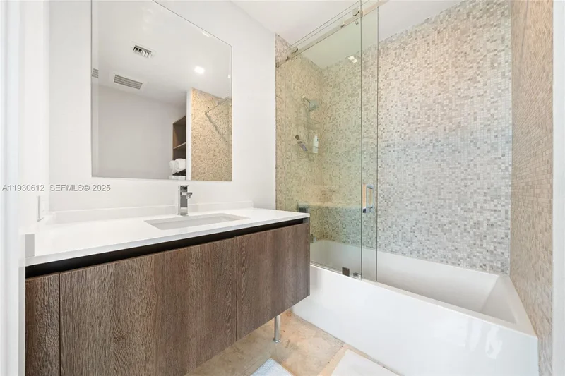 88 SW 7th St 3212, Miami, FL, 33130, USA, Miami, Florida, United States. - Photo 29