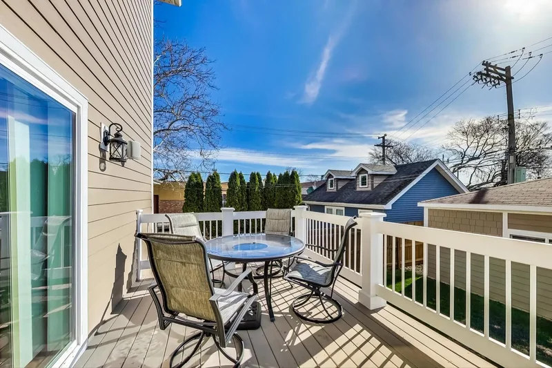 6555 N Oxford Avenue, Chicago, Illinois, United States. - Photo 24