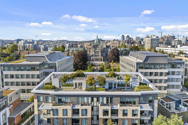 Beautiful James Bay Condo