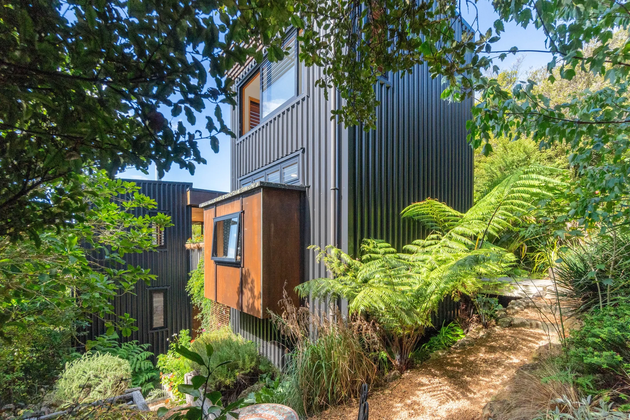 Exterior photo 5