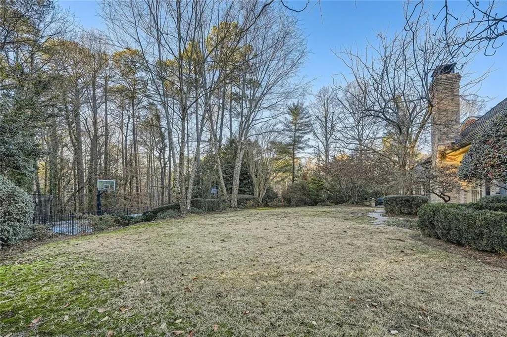Exterior photo 3