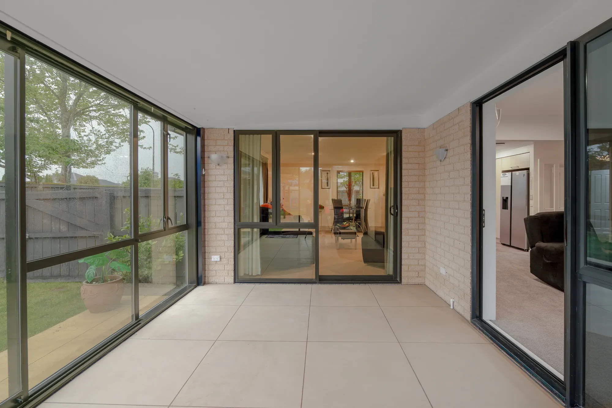 Exterior photo 2