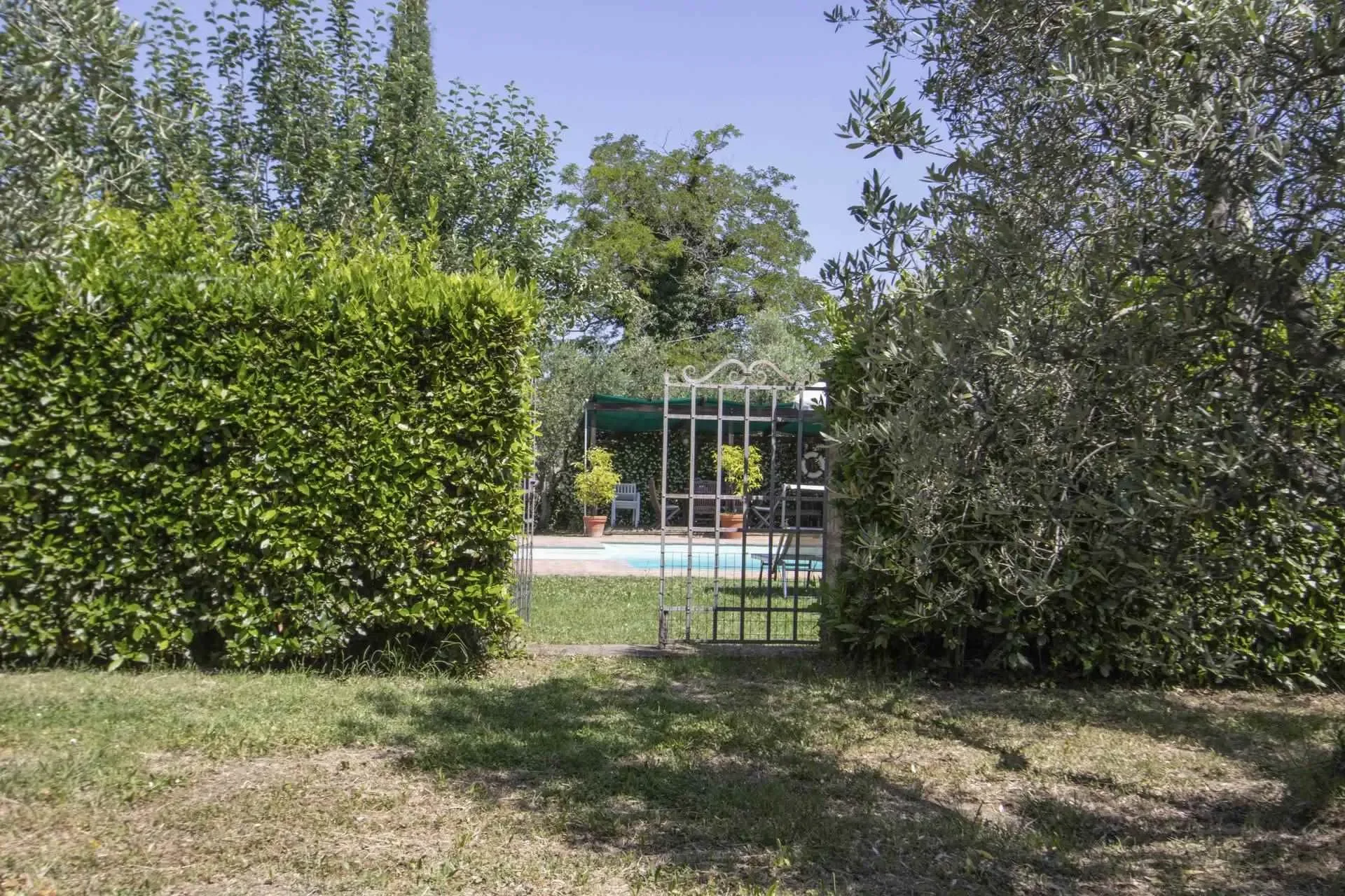 Exterior photo 7
