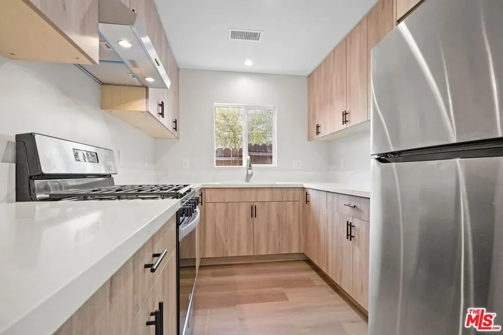 1561 East Elizabeth Street, Altadena, California, United States. - Photo 7