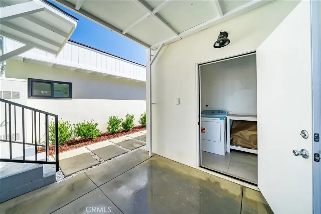 Exterior photo 7