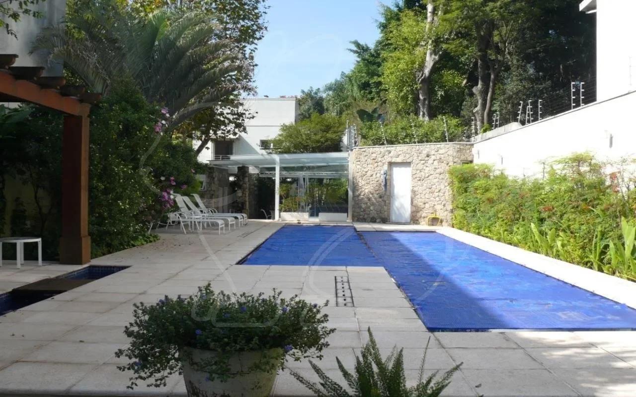 Exterior photo 3