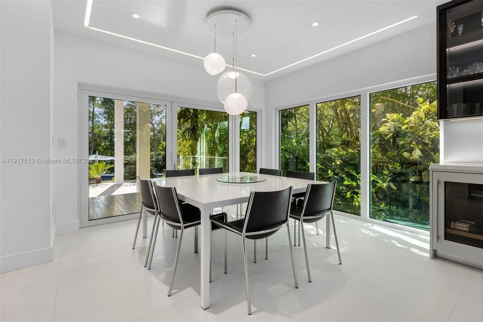 7150 W Lago Dr, Miami, Florida, United States. - Photo 7