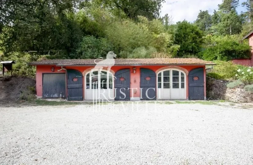 Exterior photo 3