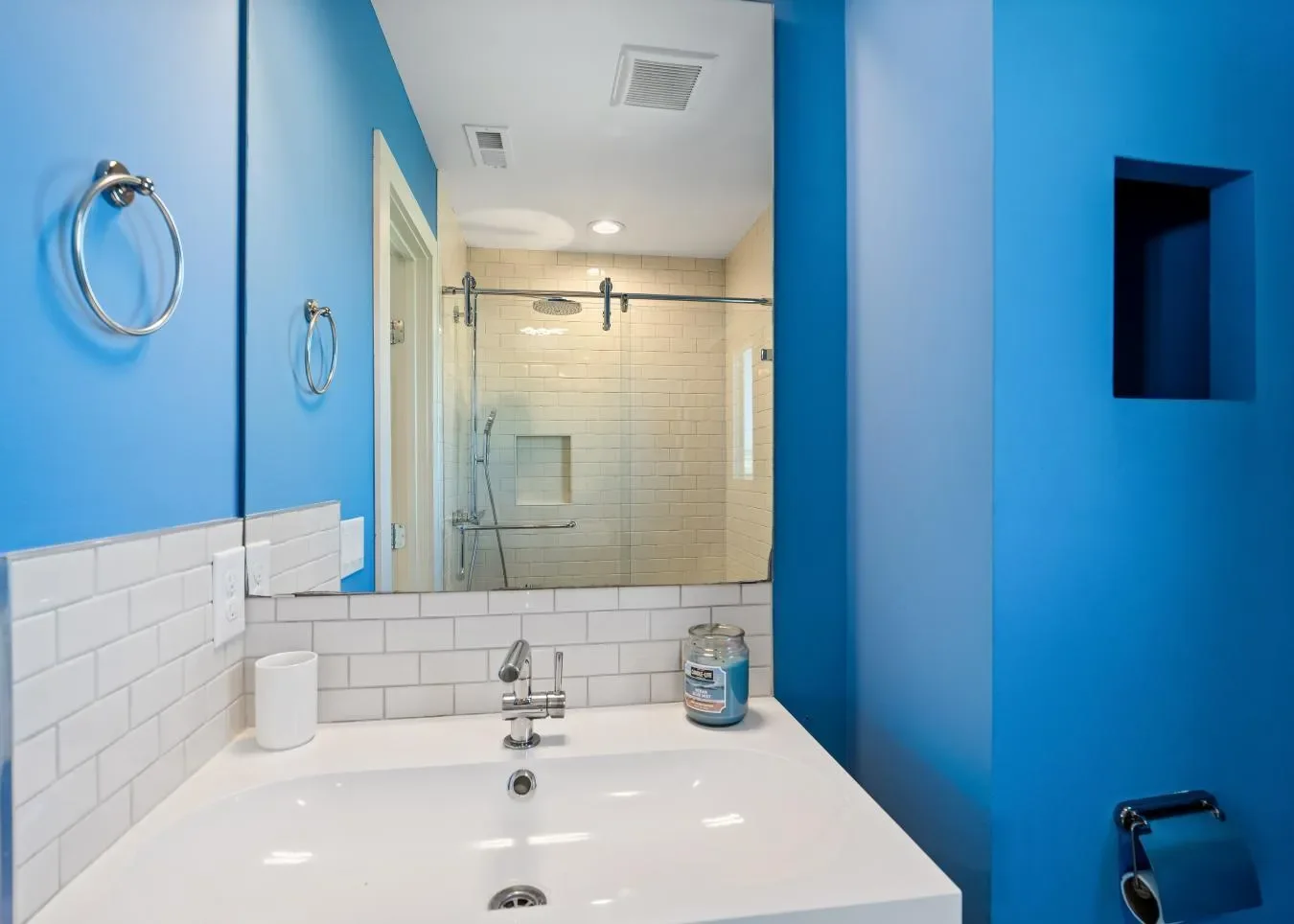 901 E Beach Drive, Oak Island, North Carolina, United States. - Photo 16