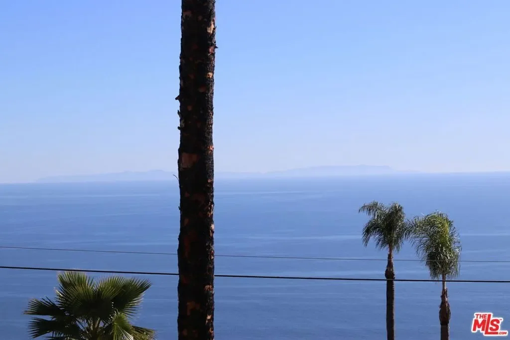 20776 Big Rock Drive, Malibu, California, United States. - Photo 32