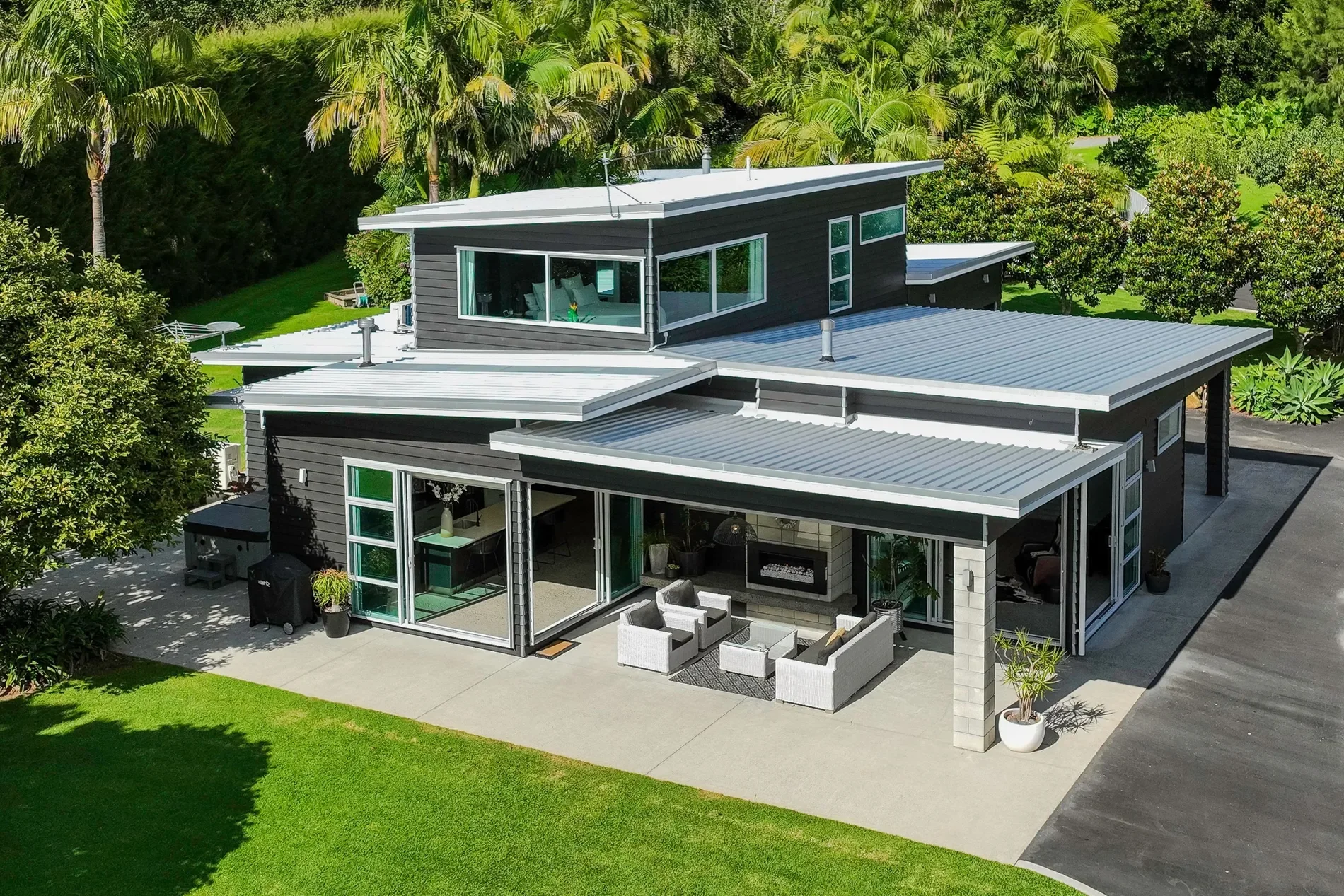 Exterior photo 5
