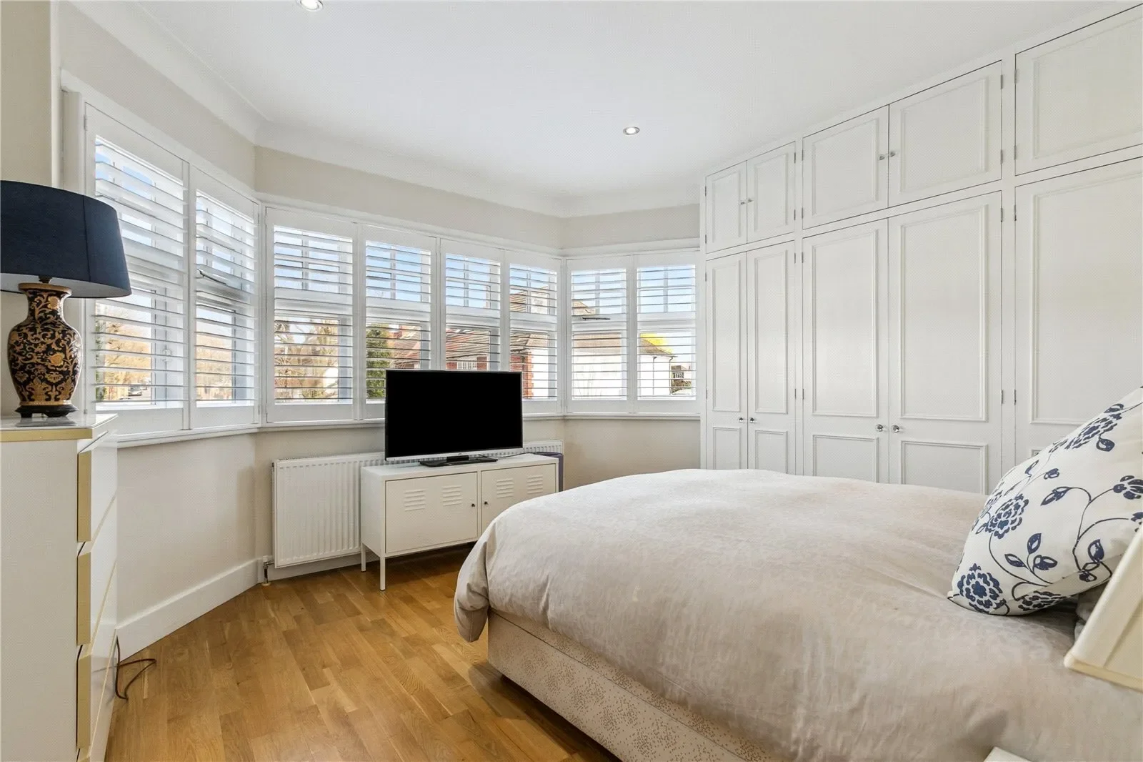 Ellerton Road, London, London, England, United Kingdom. - Photo 8
