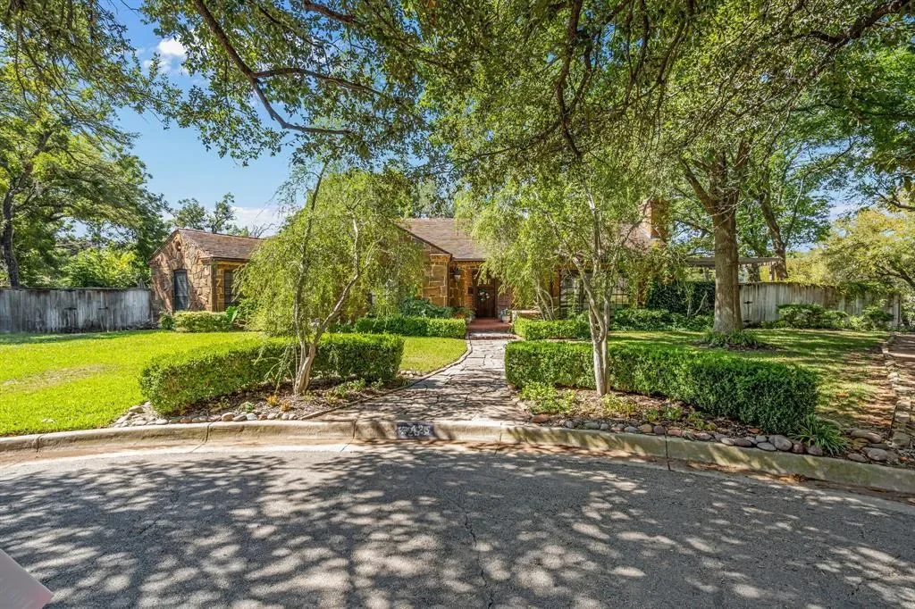 425 Crestwood Drive, Fort Worth, Texas, United States. - Photo 7