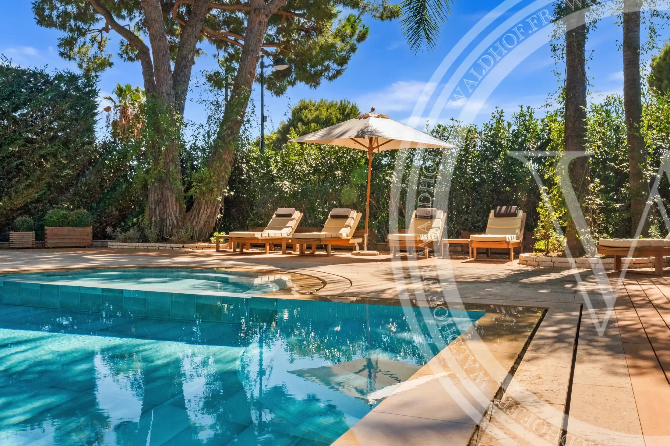 Elegant Renovated Villa with Beautiful View in Saint-Jean-Cap-Ferrat