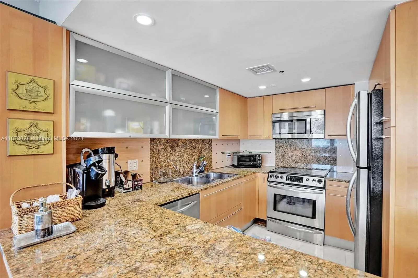 5225 Collins Ave PH7, Miami Beach, Florida, United States. - Photo 8