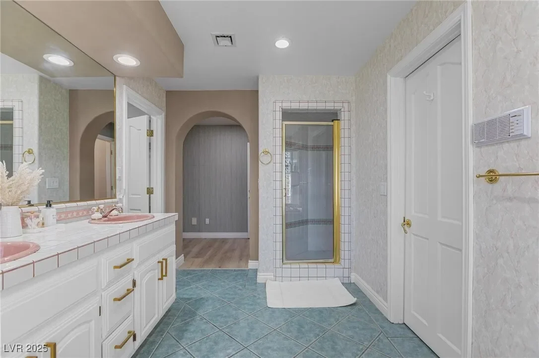 7471 Darby Avenue, Las Vegas, Nevada, United States. - Photo 16