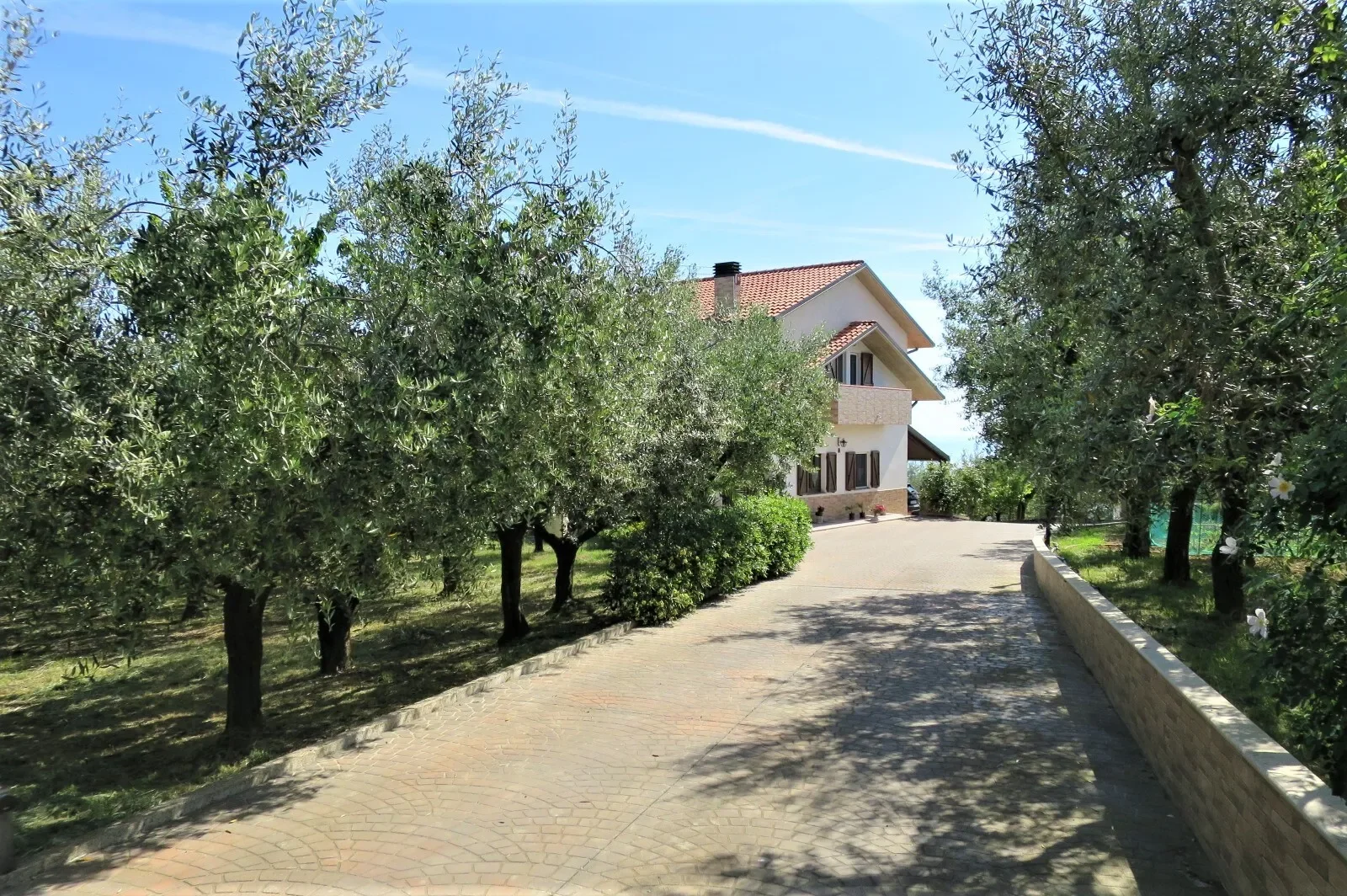 Exterior photo 8