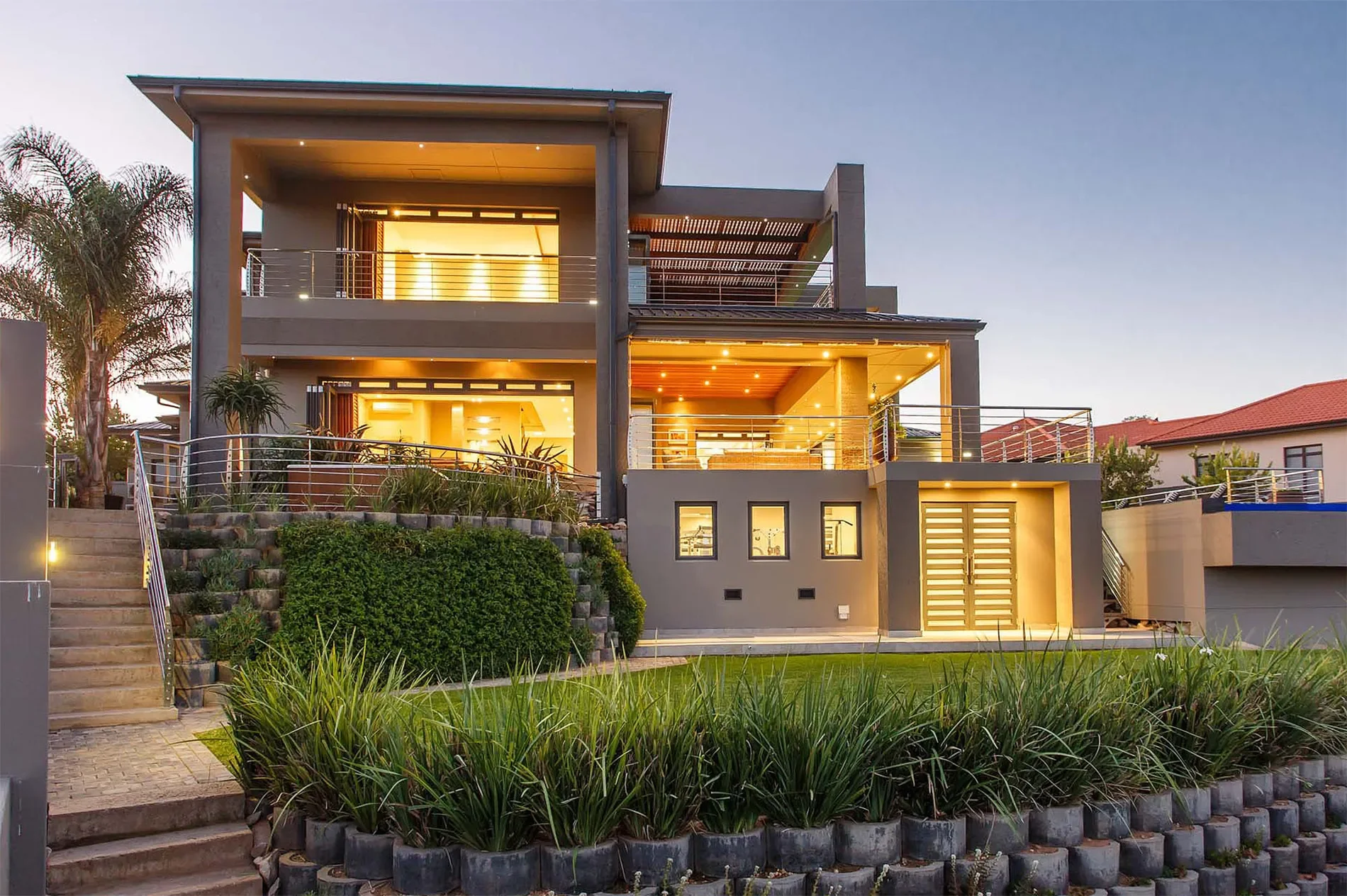 Exterior photo 4