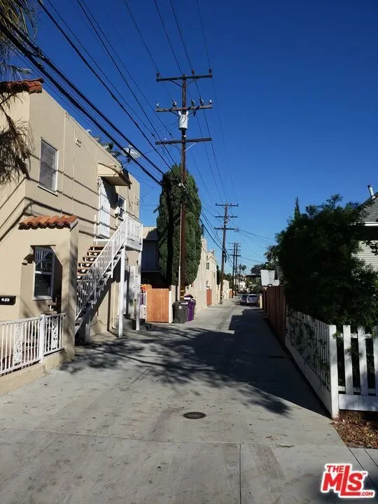 435 W 11th Street, Signal Hill, California, United States. - Photo 10