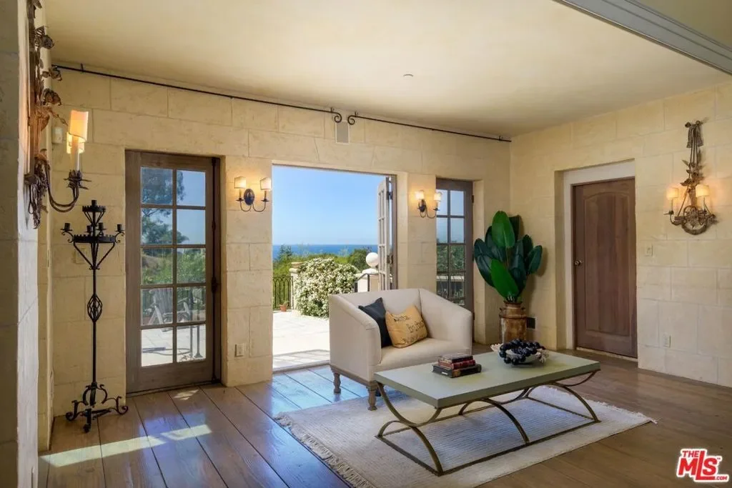 2899 Hidden Valley Lane, Montecito, California, United States. - Photo 4