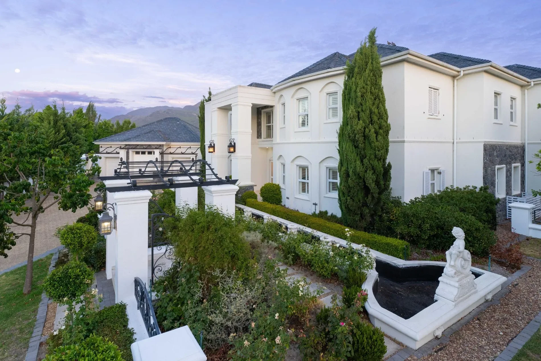 Exterior photo 9